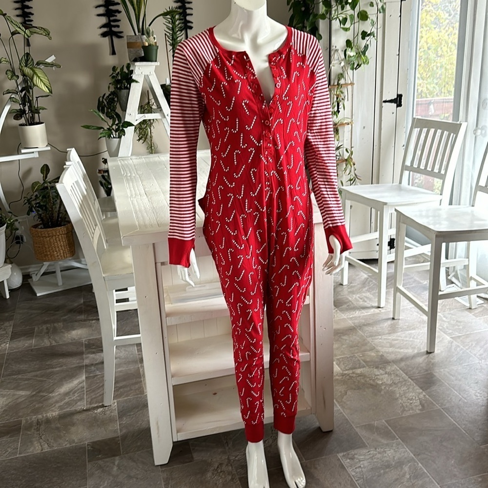 La Vie en Rose Santa Christmas time, onesie PJS size medium ladies, candy cane